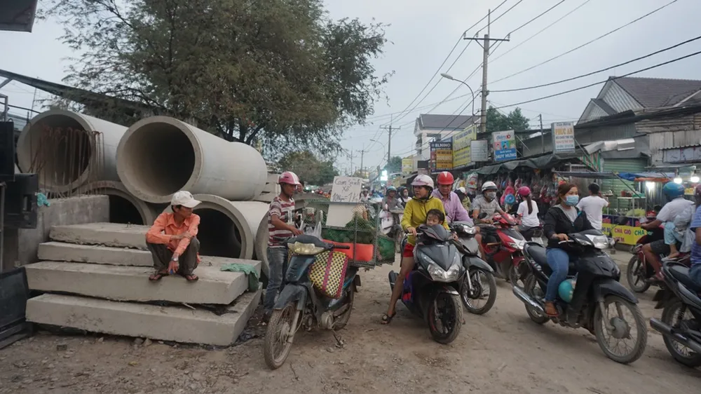 nu-dan-cong-sua-chua4