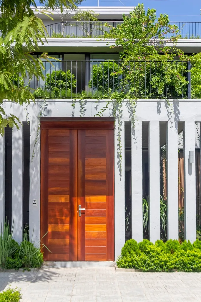 nha-ba-tang-dan-xen-vuon-xanh4