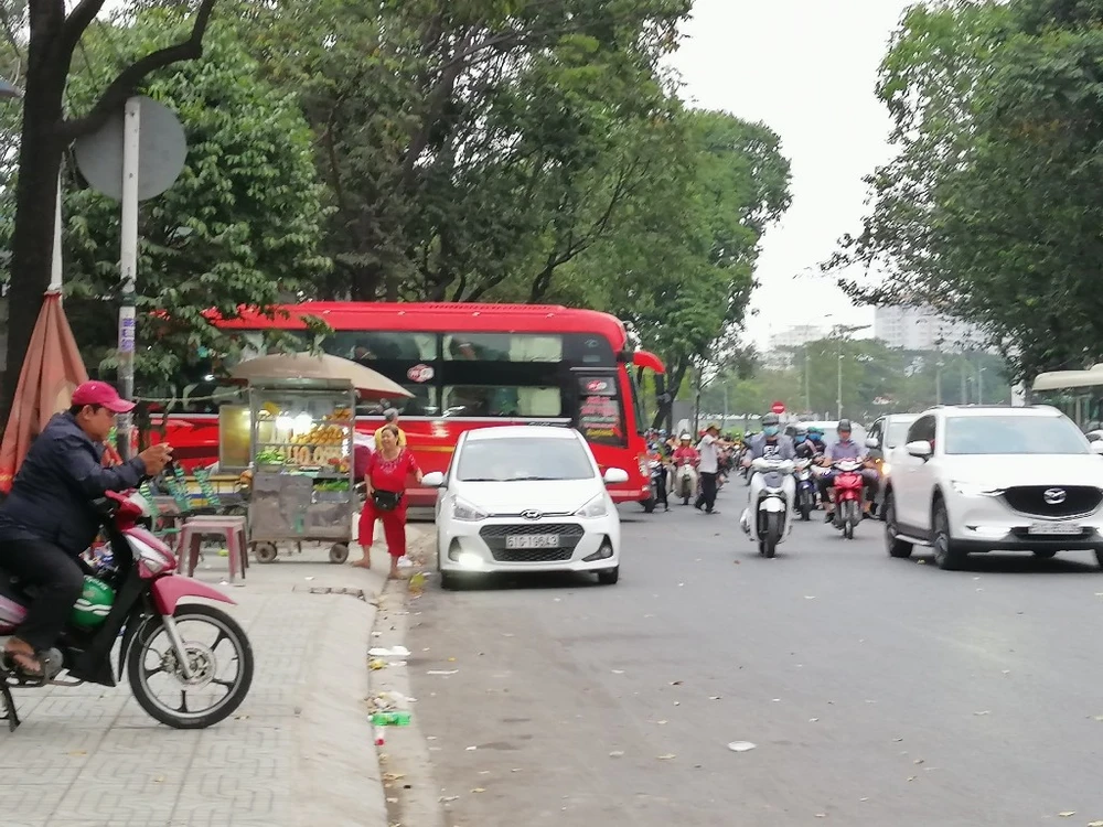 xe-khach-phot-lo-bien-cam12