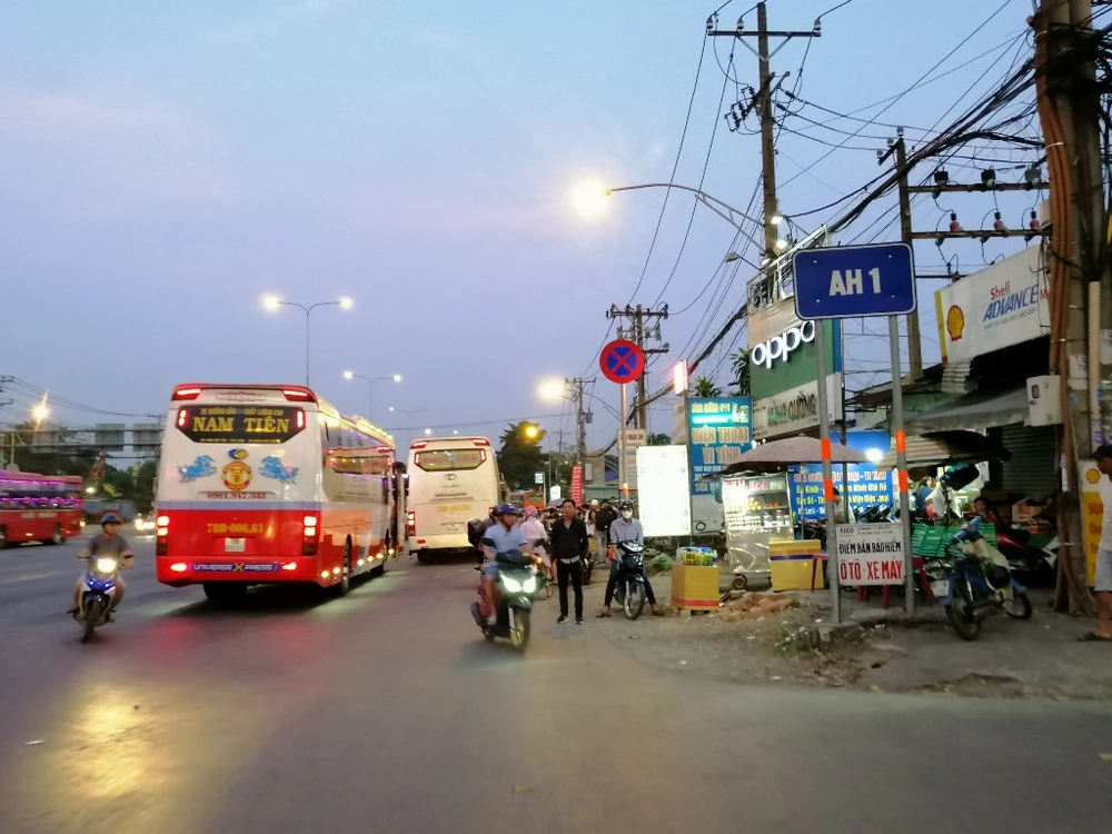 xe-khach-phot-lo-bien-cam7