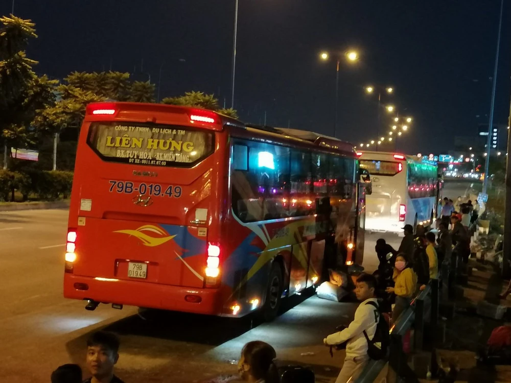 xe-khach-phot-lo-bien-cam9