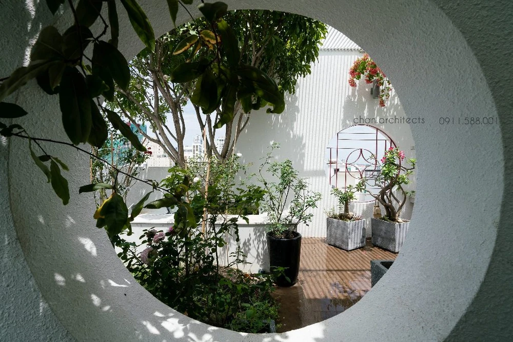 ngoi-nha-tich-hop-van-phong15