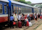 Tạm ngưng một số chuyến tàu vào TP.HCM và ngược lại
