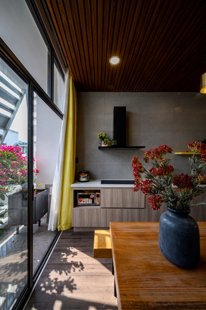 nha-o-tich-hop-van-phong-10