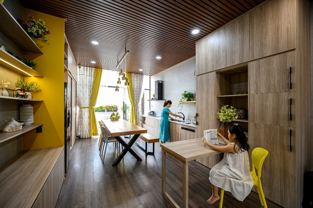 nha-o-tich-hop-van-phong-9