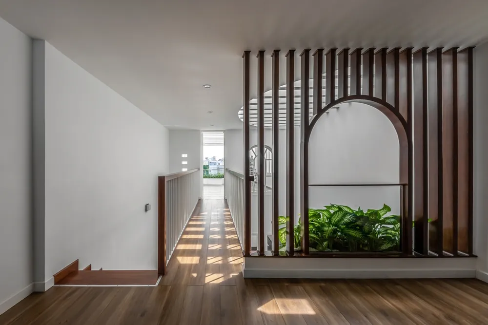 Nha-trong-pho-gieng-troi-hinh-cong-14