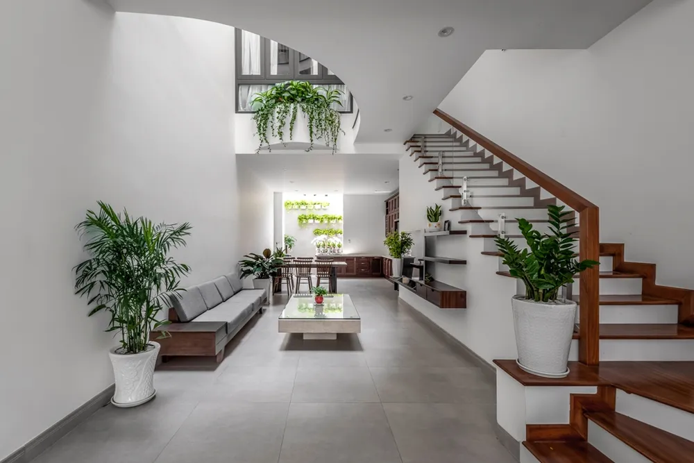 Nha-trong-pho-gieng-troi-hinh-cong-4