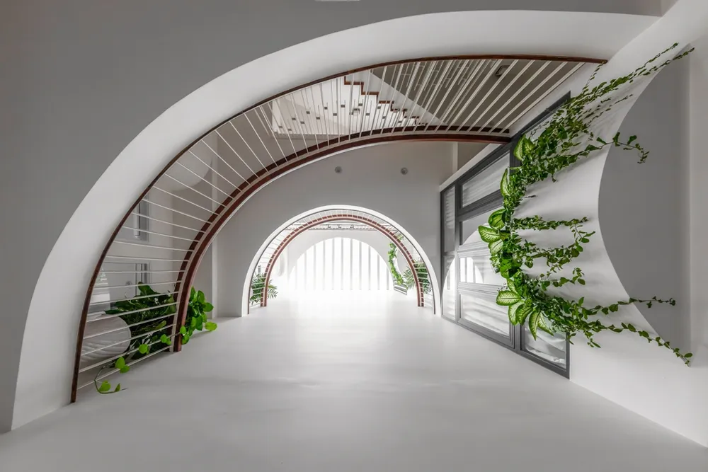 Nha-trong-pho-gieng-troi-hinh-cong-7