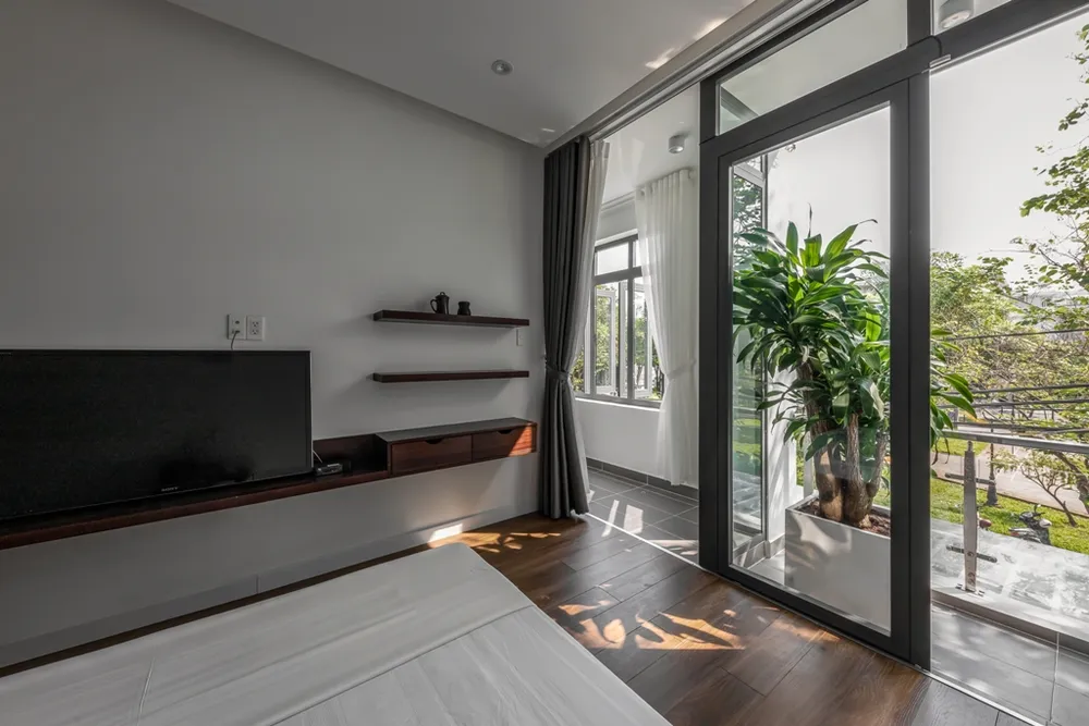 Nha-trong-pho-gieng-troi-hinh-cong-8