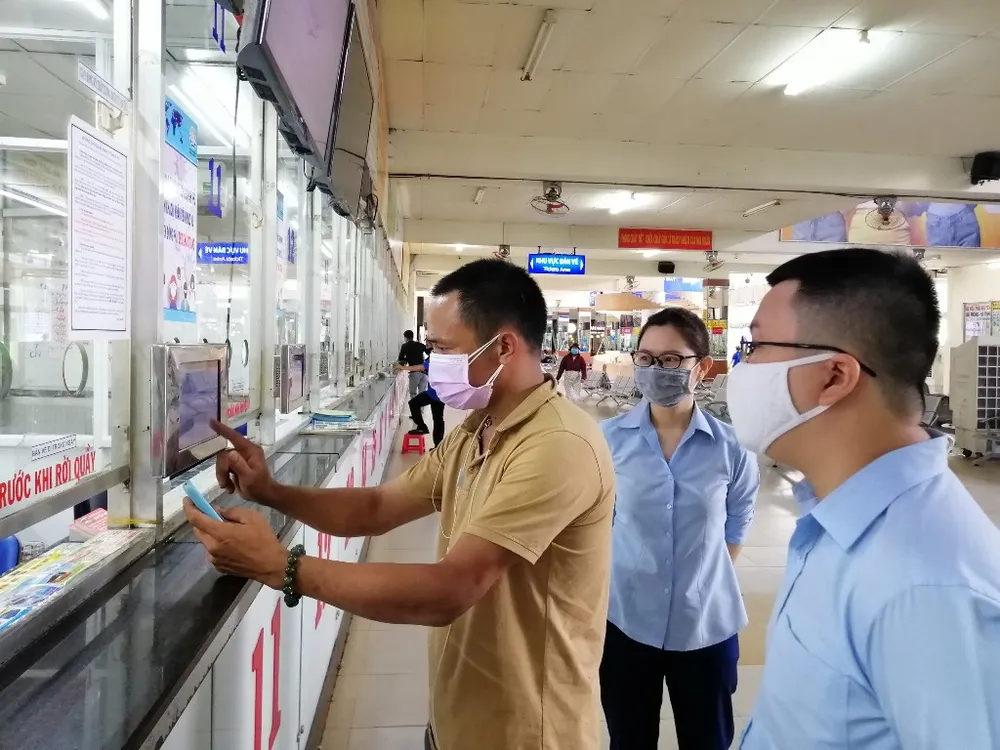 khai-bao-y-te-ben-xe-mien-dong-5