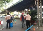 Cận cảnh Bến xe Miền Đông sau 1 giờ hạn chế đi lại ảnh 8 Khách lác đác nhưng ga Sài Gòn không lơ là dịch bệnh