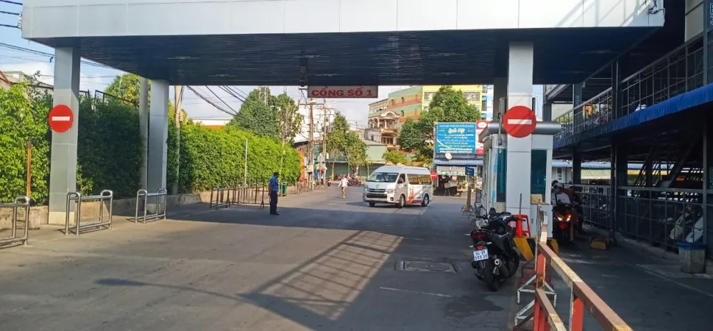 hai-ben-xe-vang-ve-han-che-di-lai-4