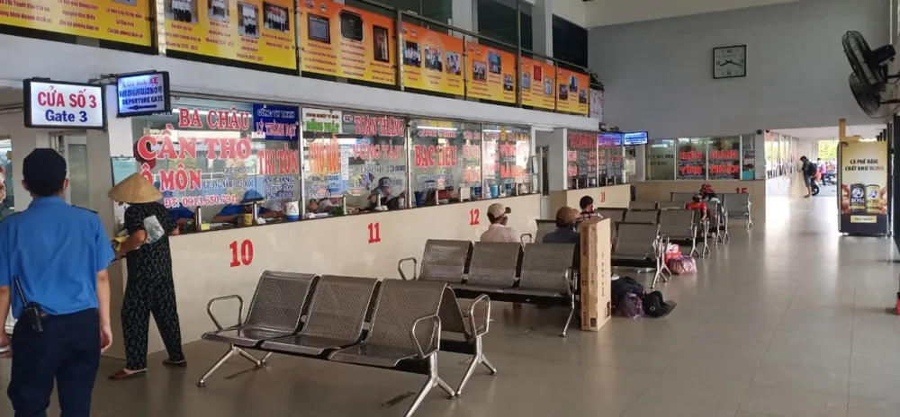 hai-ben-xe-vang-ve-han-che-di-lai-5