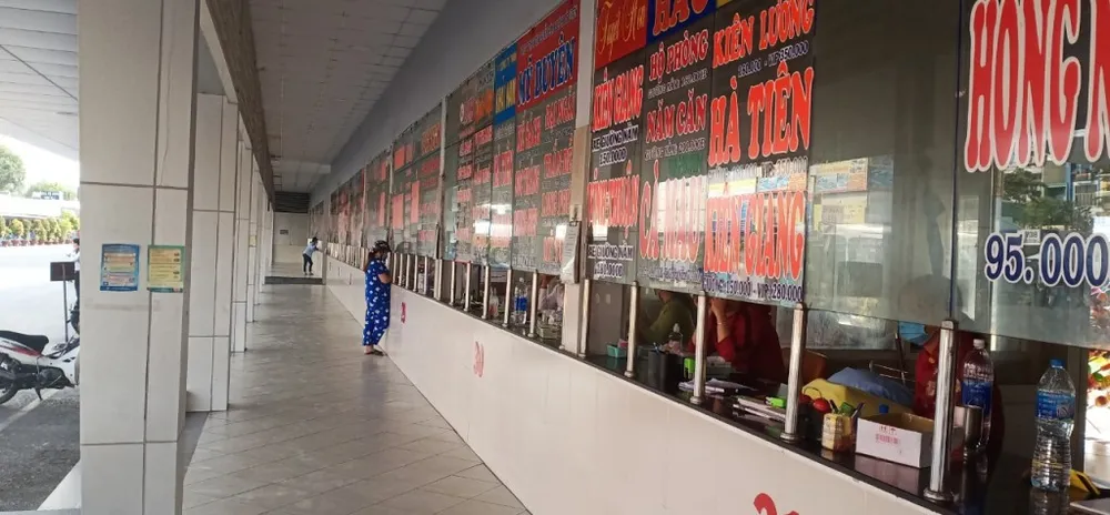 hai-ben-xe-vang-ve-han-che-di-lai-6