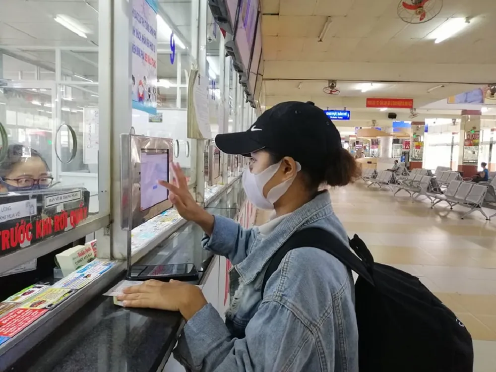 hai-ben-xe-vang-ve-10