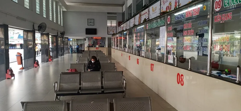 hai-ben-xe-vang-ve-11