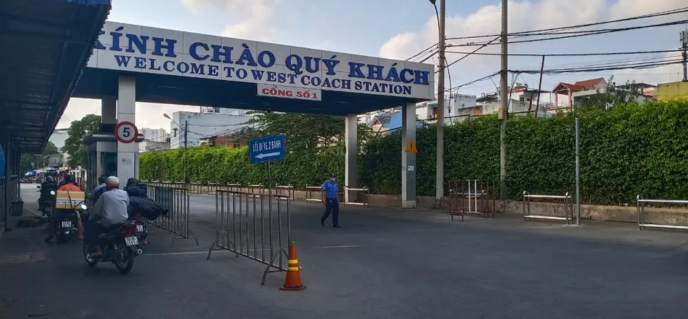 hai-ben-xe-vang-ve-13