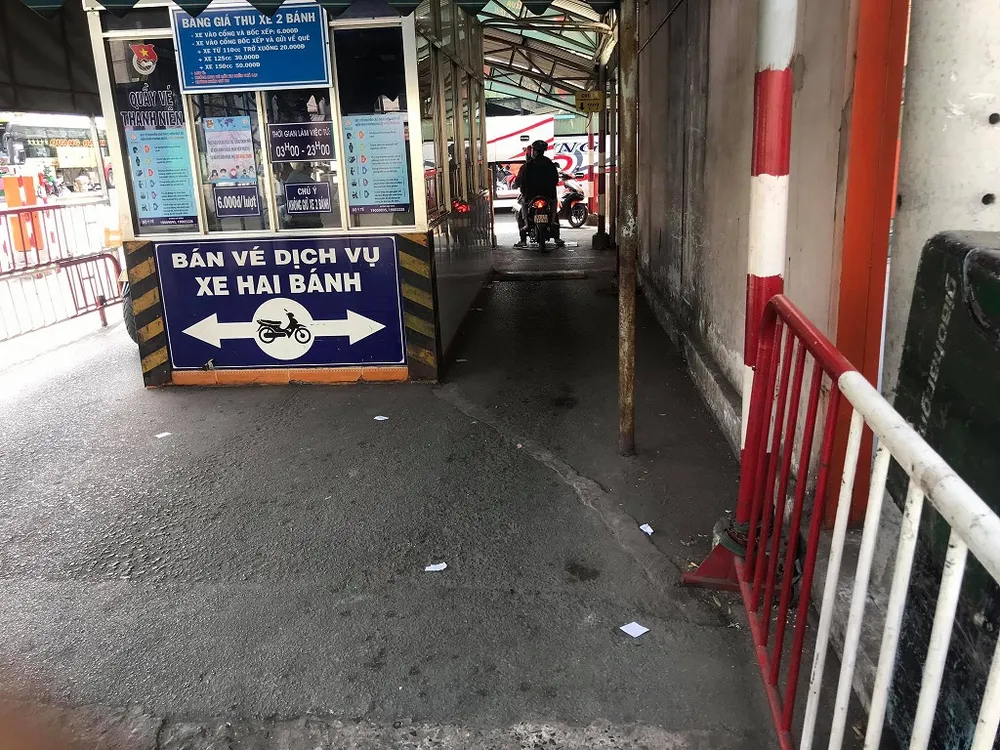 hai-ben-xe-vang-ve-5