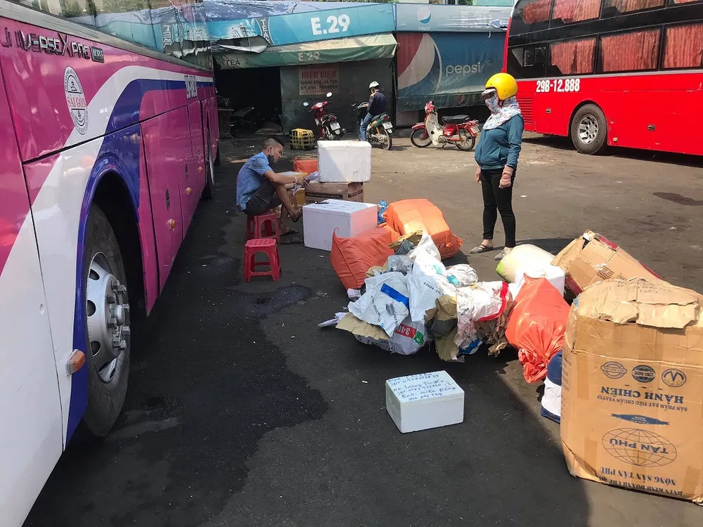 hai-ben-xe-vang-ve-7