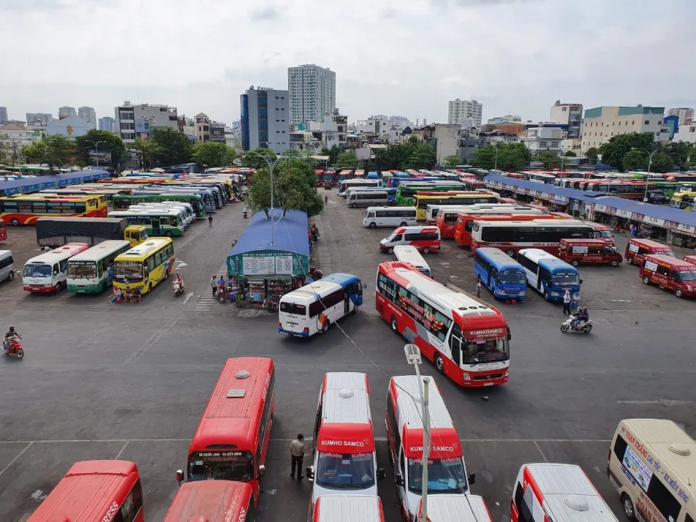 hai-ben-xe-vang-ve-9