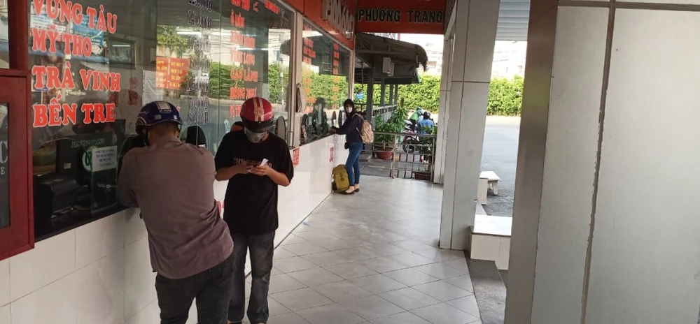 hai-ben-xe-kiem-soat-chat-khai-bao-y-te-11