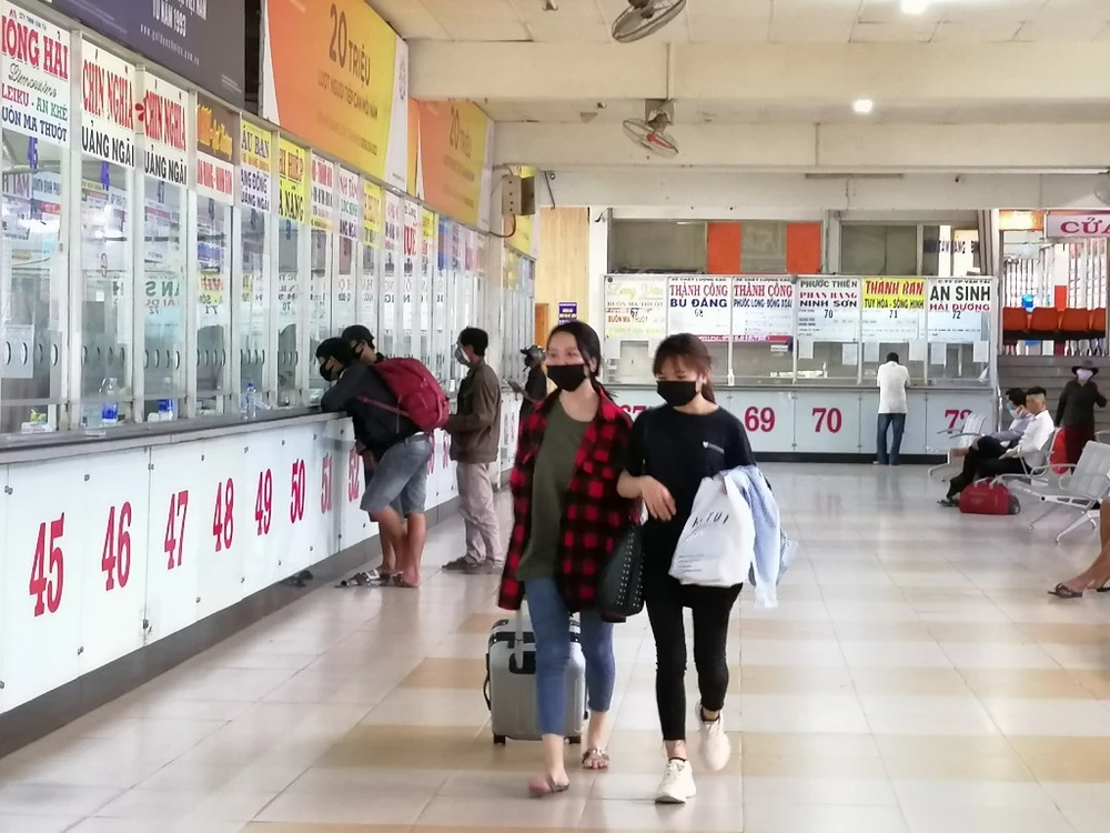 hai-ben-xe-kiem-soat-chat-khai-bao-y-te-4