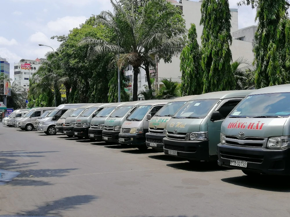 hai-ben-xe-kiem-soat-chat-khai-bao-y-te-6