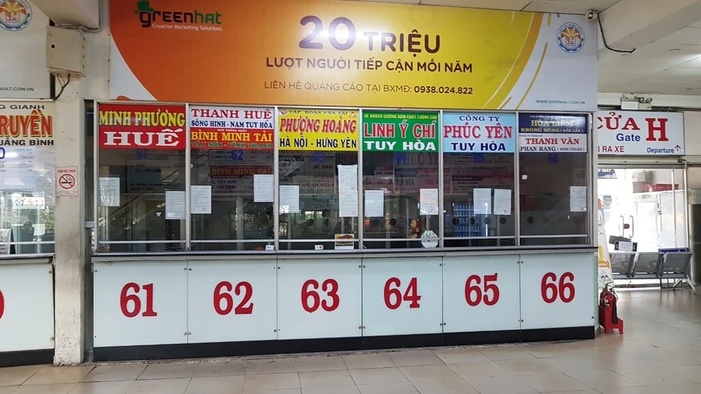 ben-xe-mien-Tay-truoc-gio-cach-ly-xa-hoi-20