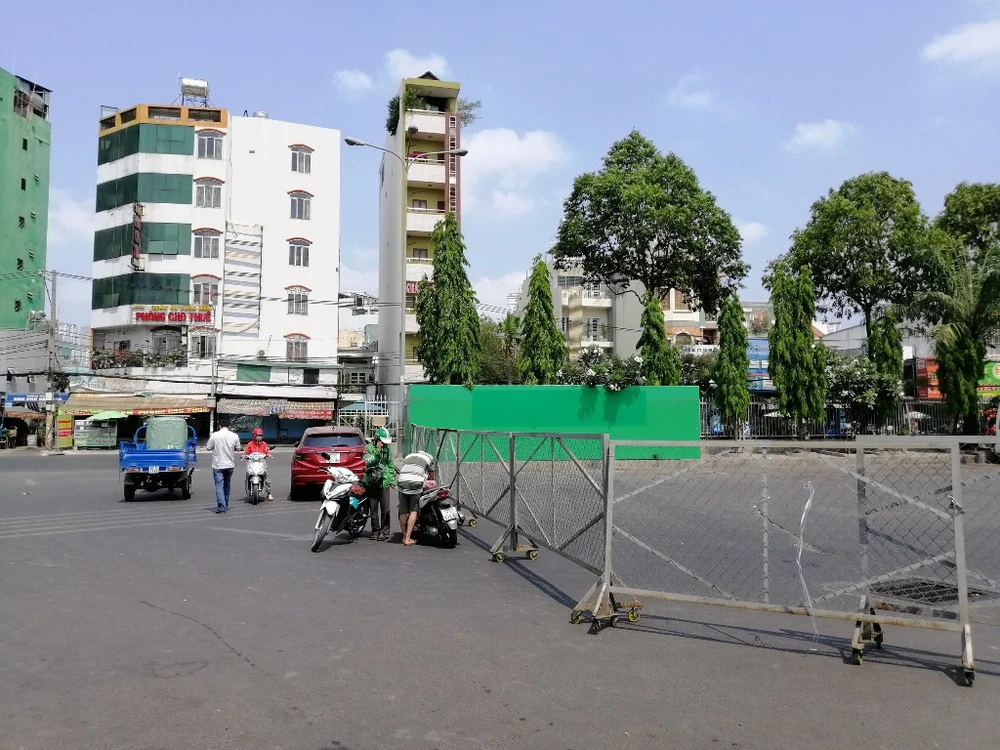 nguoi-dan-un-un-den-ben-xe-13