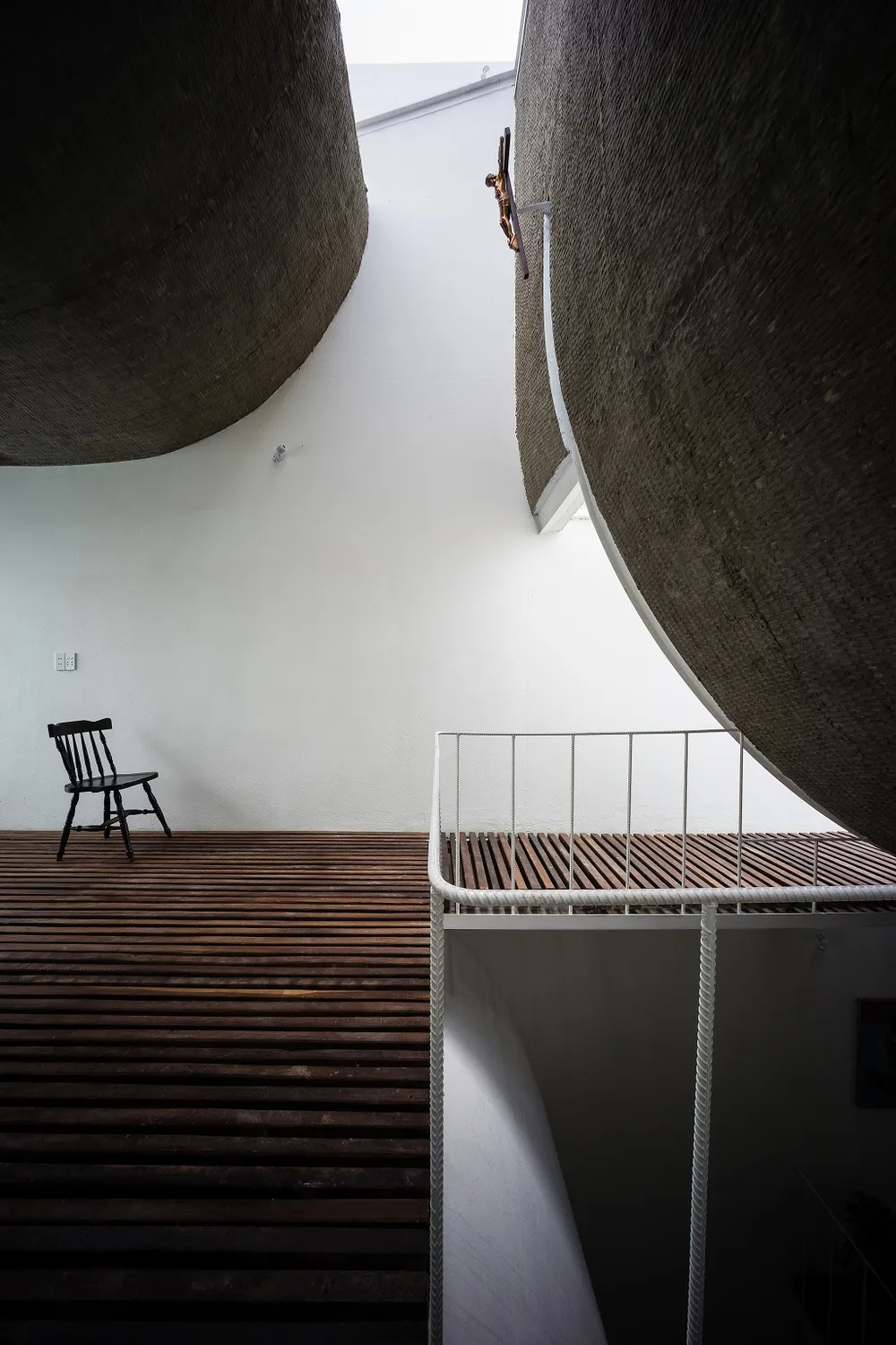 ngoi-nha-ket-hop-truyen-thong-hien-dai-4