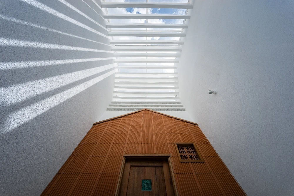 ngoi-nha-co-khong-gian-chong-lop-11