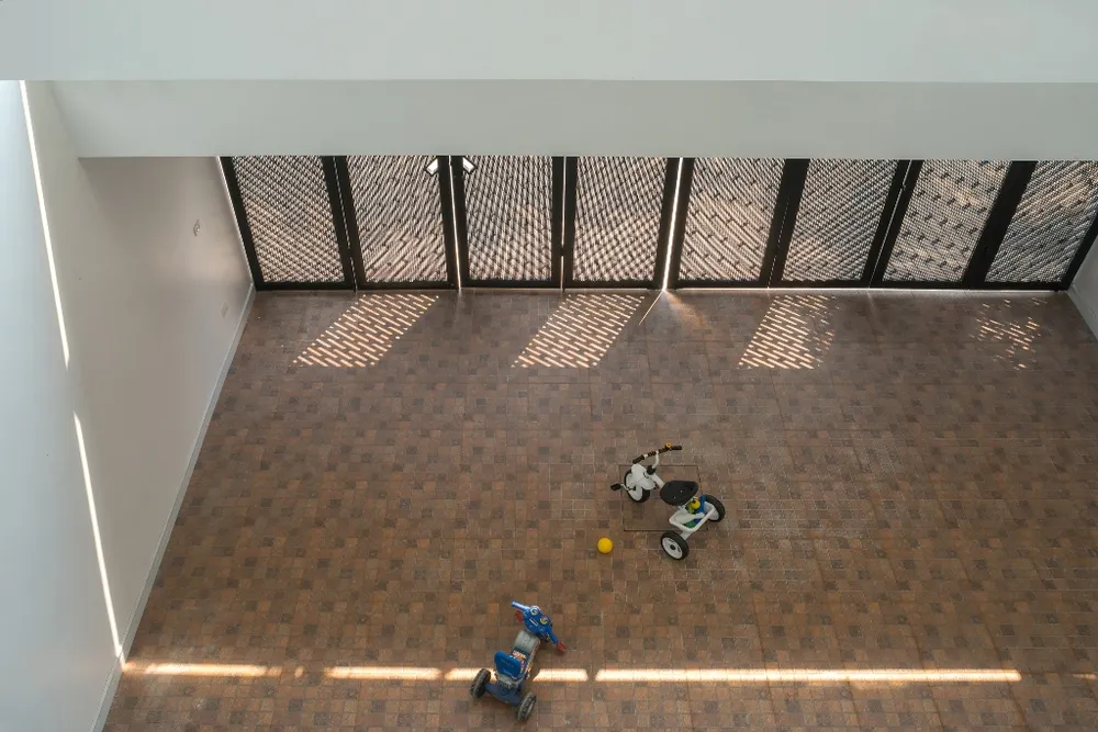 ngoi-nha-co-ruong-bac-thang-mat-tien-13