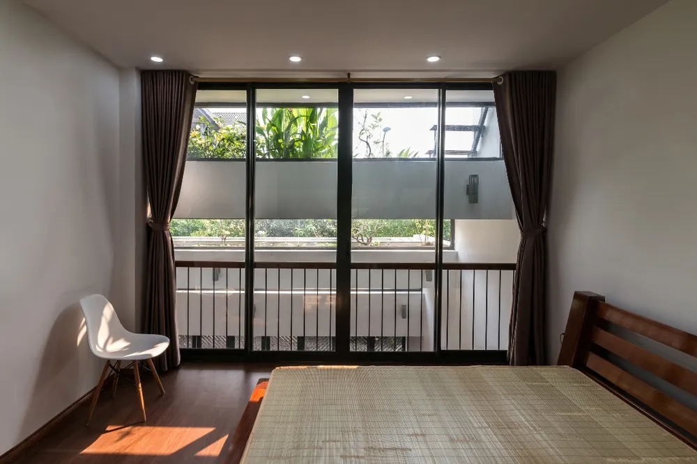 ngoi-nha-co-ruong-bac-thang-mat-tien-16