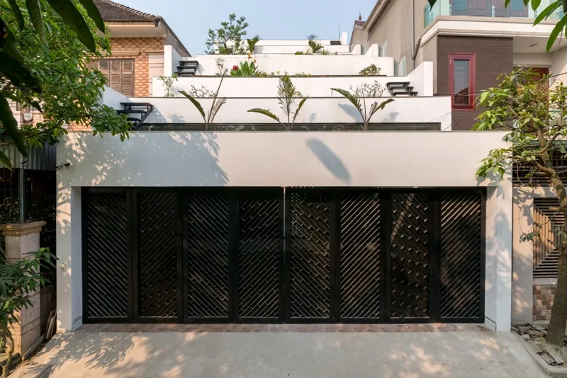 ngoi-nha-co-ruong-bac-thang-mat-tien-1