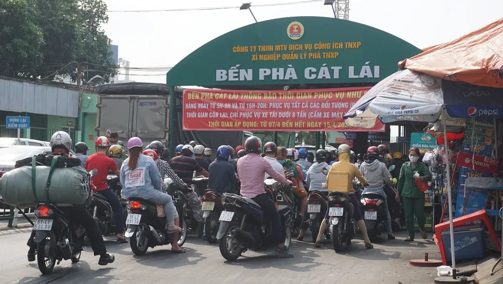 nguoi-dan-quay-dau-pha-cat-lai-6