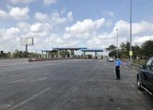 Đường sá TP.HCM tấp nập dù vẫn còn hạn giãn cách xã hội ảnh 9 Cách ly xã hội, TP.HCM lập nhiều chốt giao thông cửa ngõ