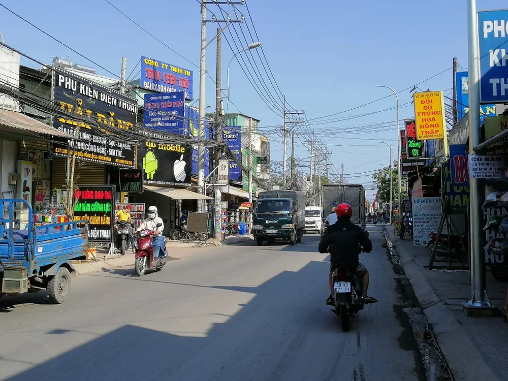 duong-nu-dan-cong-thi-cong-mua-dich-COVID19-11