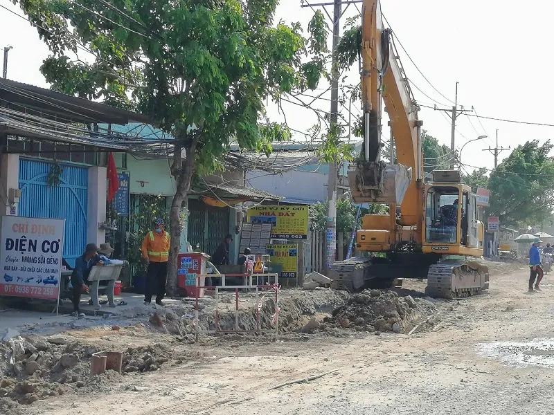 duong-nu-dan-cong-thi-cong-mua-dich-COVID19-1