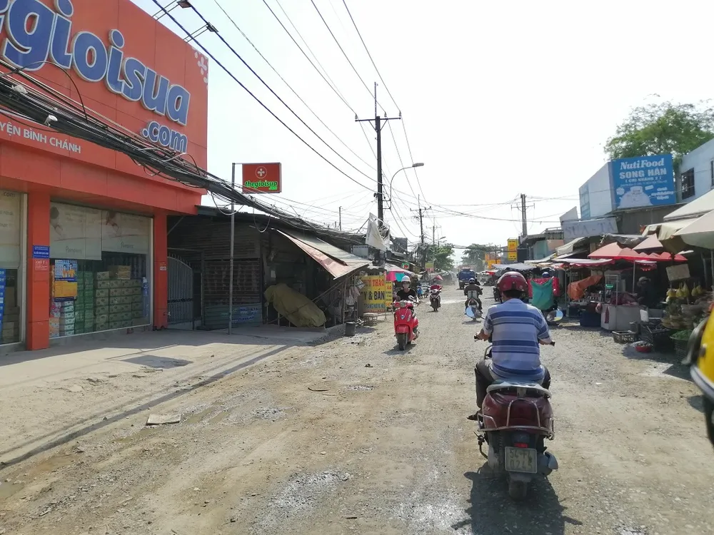 duong-nu-dan-cong-thi-cong-mua-dich-COVID19-3