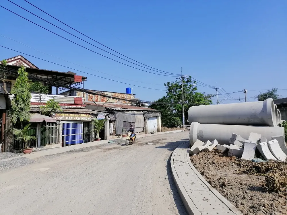 duong-nu-dan-cong-thi-cong-mua-dich-COVID19-6