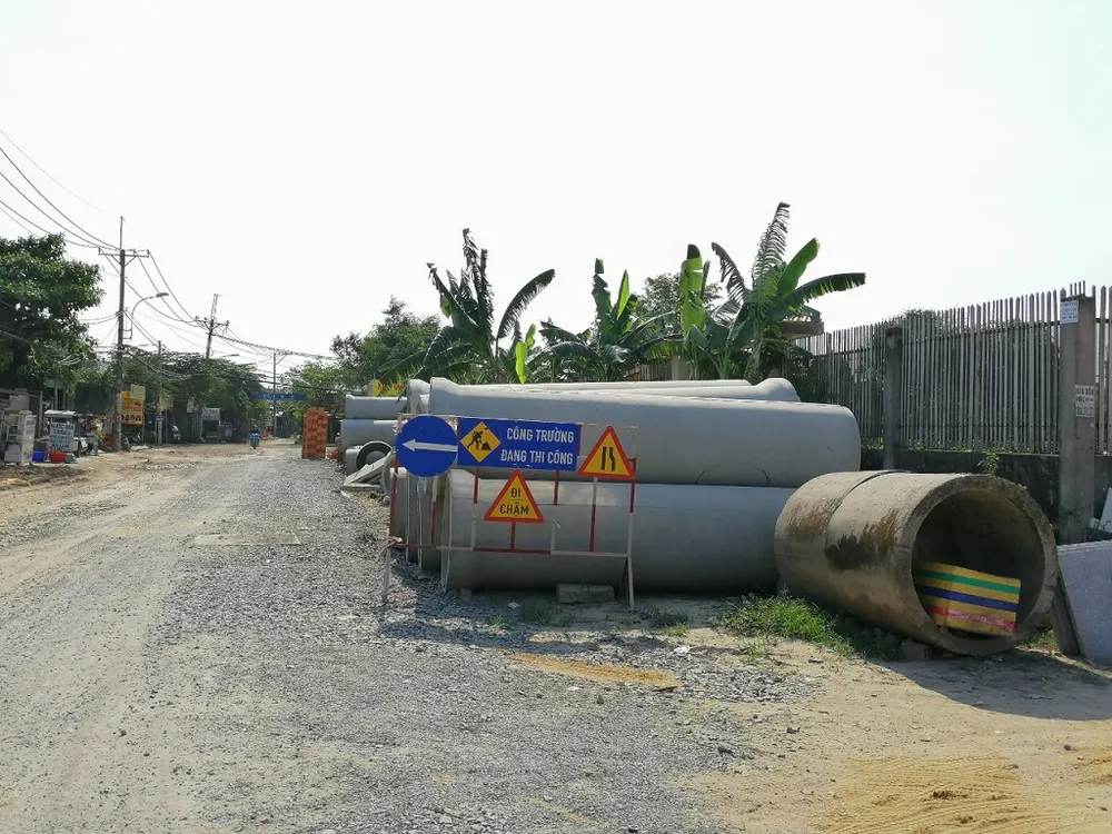 duong-nu-dan-cong-thi-cong-mua-dich-COVID19-9