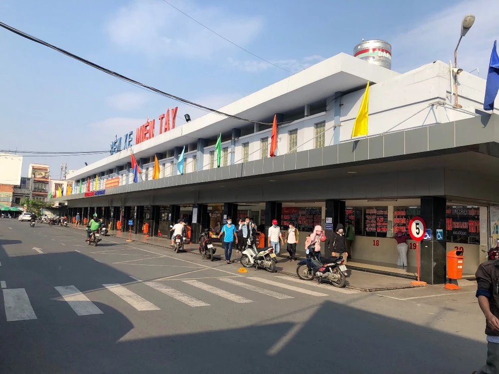 ben-xe-dip-le-3004-17