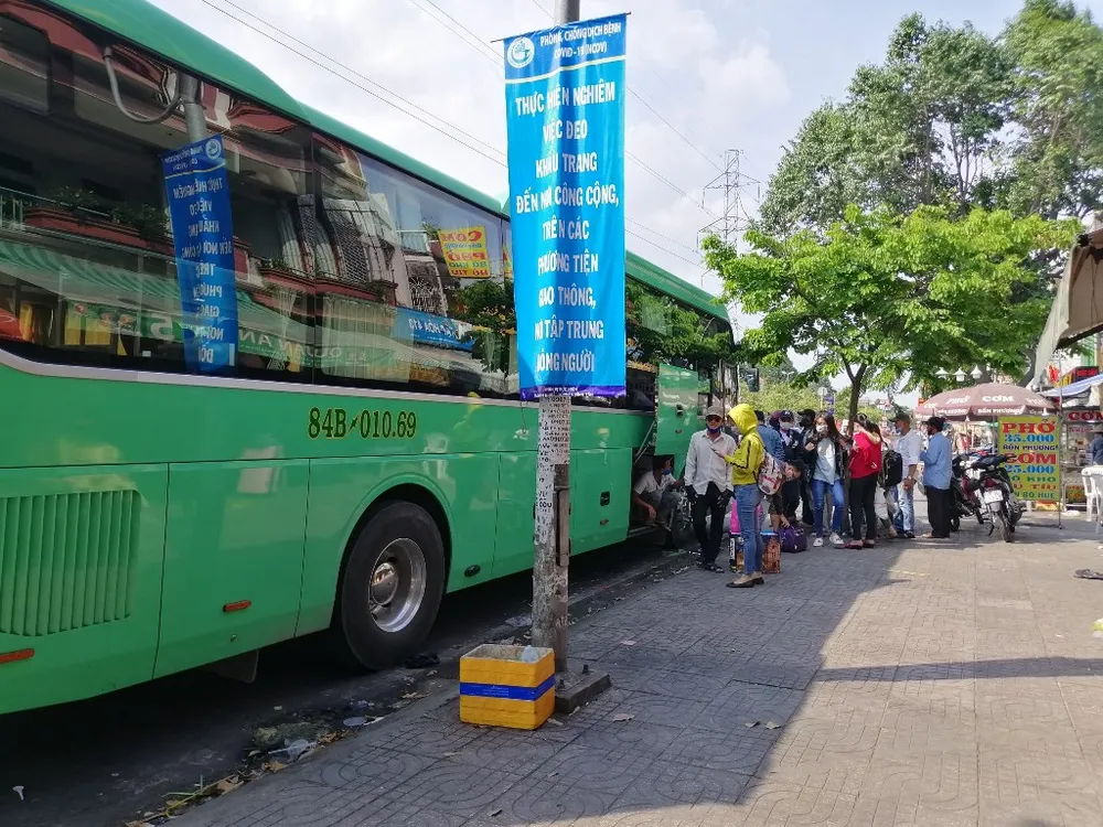 ben-xe-mien-tay-sau-le-14