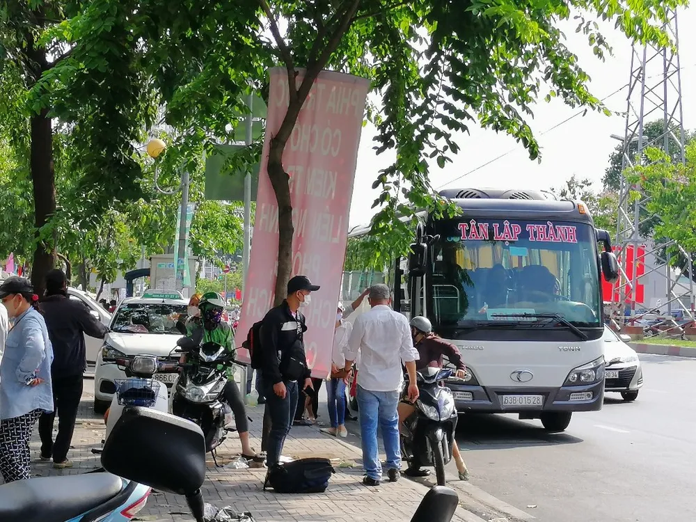 ben-xe-mien-tay-sau-le-15