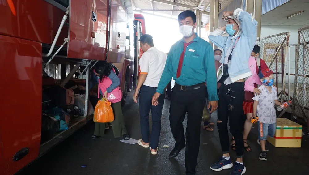 ben-xe-mien-tay-sau-le-2