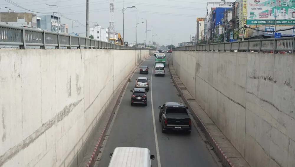 ham-chui-an-suong-thong-xe-11