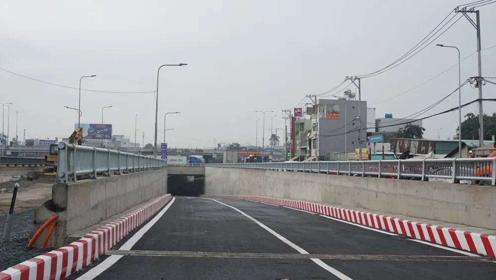 ham-chui-an-suong-thong-xe-2