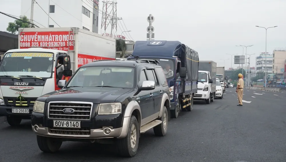 ham-chui-an-suong-thong-xe-4