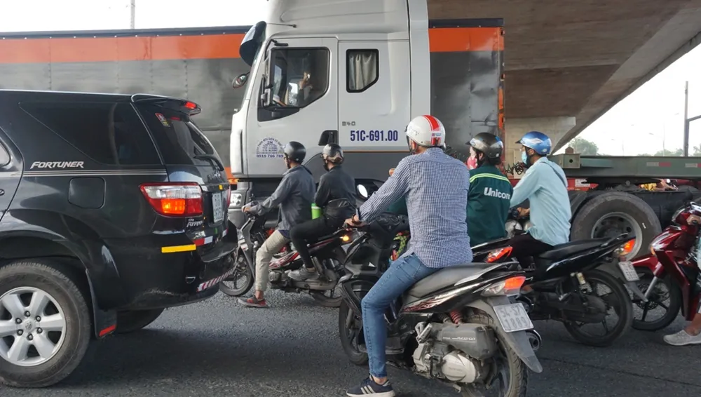 giao-thong-phia-dong-TP.HCM-8