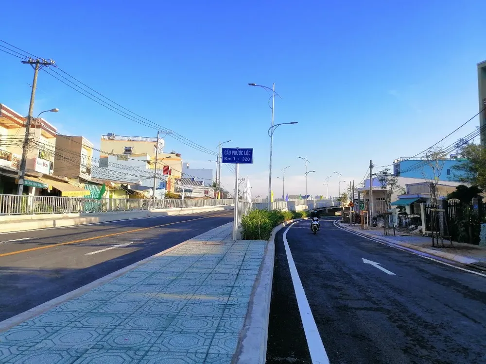 cau-phuoc-loc-thong-xe-4